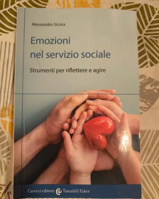 Libro universitario di servizio sociale