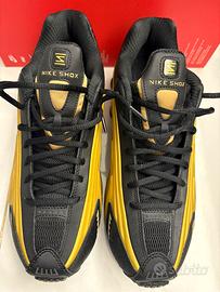 Scarpa Nike Shox R4 metallic gold taglia 44