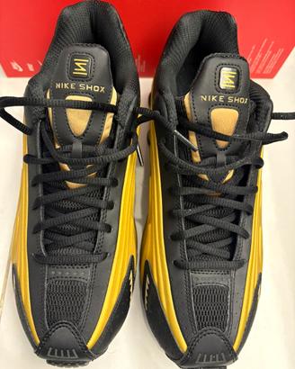 Scarpa Nike Shox R4 metallic gold taglia 44