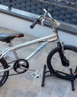 BICI BMX PRONTA ALL USO MANUBRIO GIRA DI  360•