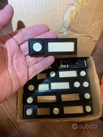 Pulsanti con targhetta per citofono Vimar