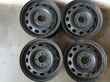 Cerchi in ferro e borchie ford