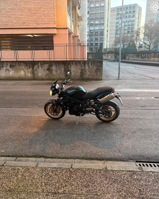 Triumph speed triple 675