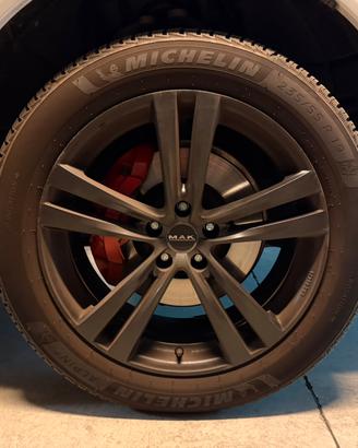 Gomme invernali 235/55R19 con cerchi MAK