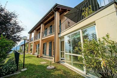 Villa di 350 m² con più di 5 locali e box auto dop