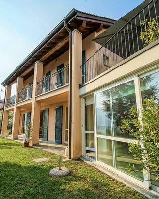 Villa di 350 m² con più di 5 locali e box auto dop