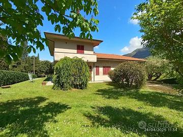 Villa di 252 m² con più di 5 locali a Camaiore