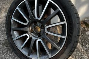 Cerchi in lega da 17" + gomme 225/45 R17