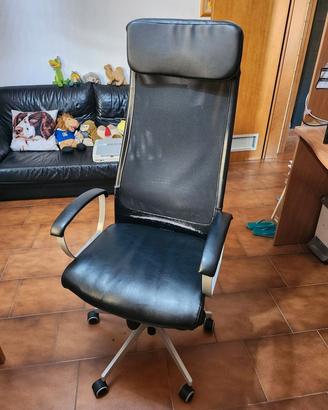 Poltrona da ufficio IKEA MARKUS restaurata e funzi
