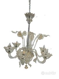 LAMPADARIO IN VETRO DI MURANO CON DETTAGLI DORATI