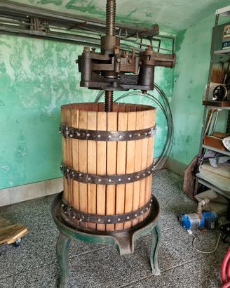 torchio per uva antico