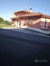Villa di 240 m² con 3 locali e box auto a Carpegna