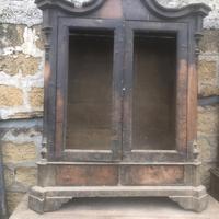 Vetrina bassa siciliana dell'ottocento