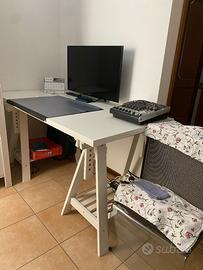 Camera + Scrivania +  Armadio IKEA + TV Sony 32”