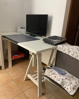 Camera + Scrivania +  Armadio IKEA + TV Sony 32”