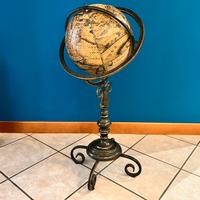 Globo Terrestre mappa stilizzata con supporto