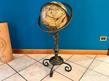 Globo Terrestre mappa stilizzata con supporto