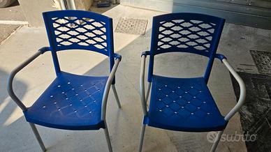 sedie in plastica e metallo