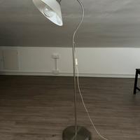 Lampada ikea pavimento