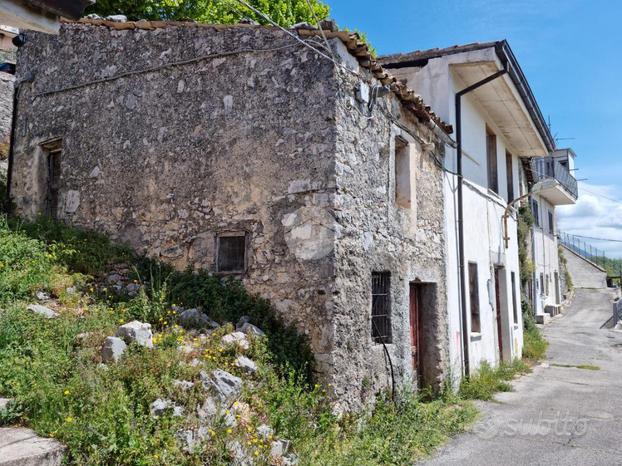 RUSTICO A TORRE CAJETANI