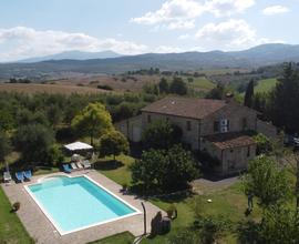 Agriturismo con piscina e terreno