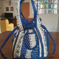 Beauty case in tessuto con coniglio peluche 