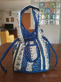 Beauty case in tessuto con coniglio peluche 