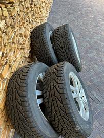 4 gomme invernali Taurus 225/65 R17 106H