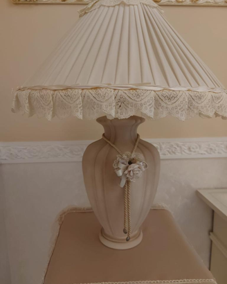 Lume con fiore in porcellana di capodimonte