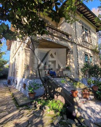 Villa di 400 m² con più di 5 locali e box auto dop