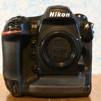 Nikon D5 con 51000 scatti. XQD