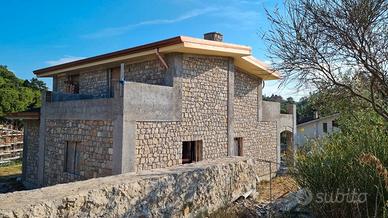villa indipendente in pietra 
