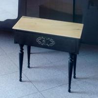 Comodino con piano in marmo