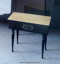 Comodino con piano in marmo