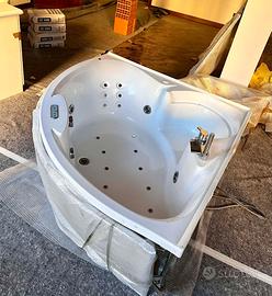 Vasca idromassaggio triangolare Novellini 140X140