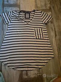 Maglietta a righe bianche e nere