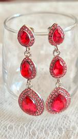 Orecchini pendenti con strass rosa