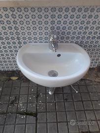Lavabo  completo  di miscelatore   dim.ni 40x32