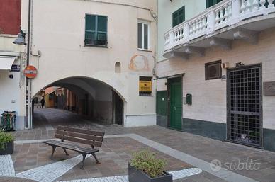 Nel centro storico, ampio locale commerciale