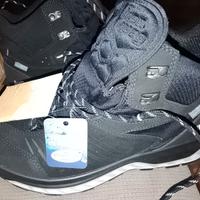 Scarpe da trekking NUOVE con cartellino e scatola 
