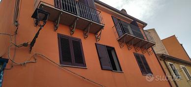 Casa con garage allo stato grezzo