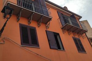 Casa con garage allo stato grezzo