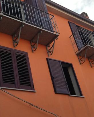 Casa con garage allo stato grezzo