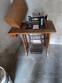 Macchina da cucire Necchi
