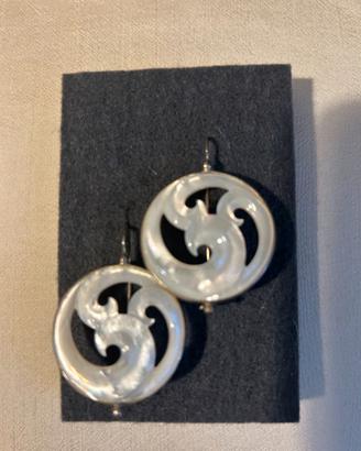 orecchini in argento e madreperla