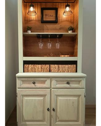 credenza restaurata angolo Wine Bar