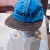 Il cappellino  è un modello vintage  timberlan
