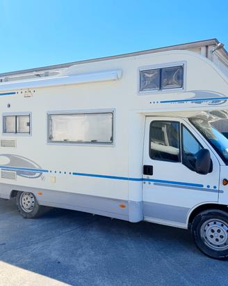 Adria coral 670 DK mansardato