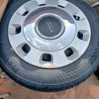 4 gomme muniti di cerchi e borchie fiat 500  