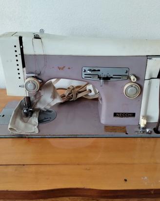 Macchina da cucire antica NECCHI JULIA 532